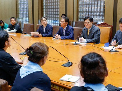 아리셀 중대재해 참사 유가족 만난 우원식 의장