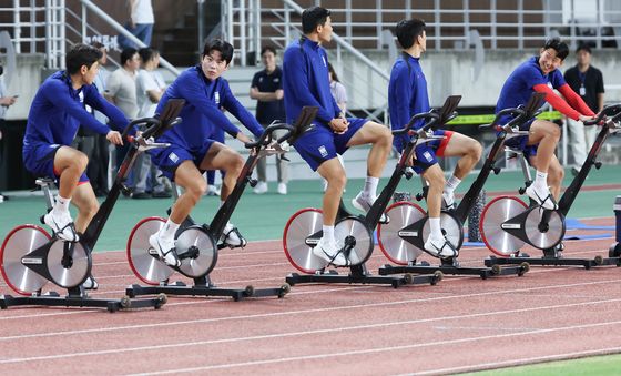 '해외파는 회복훈련중'