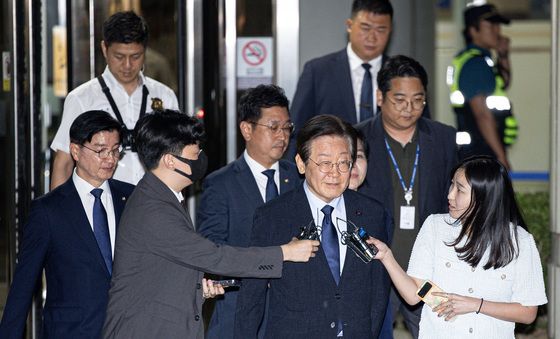 이재명 민주당 대표 '결심 공판 마치고'