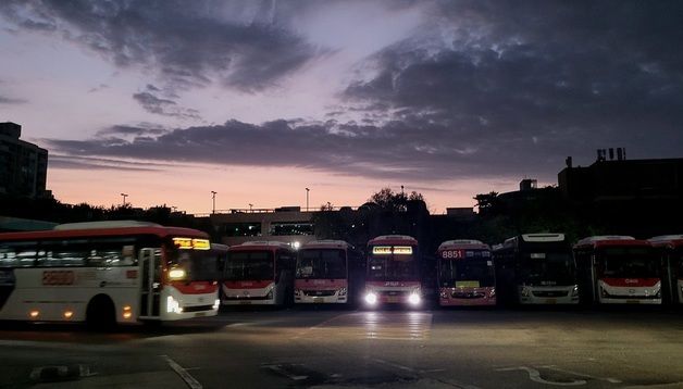 '파업 기로' 경기버스 협상 극적 타결·…'정상 운행'