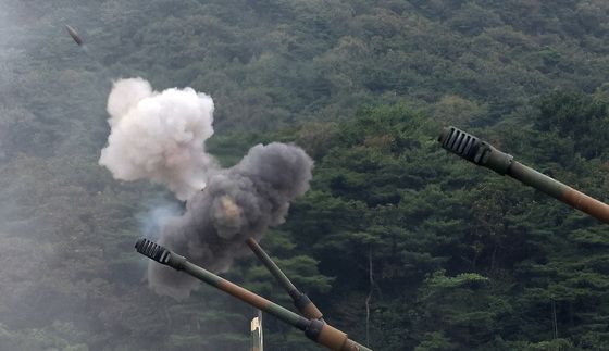 해상 사격하는 해병대 K-9 자주포