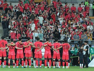 국민의례 하는 축구 국가대표팀