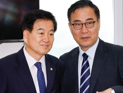 예산결산심사소위 찾은 최형두 간사