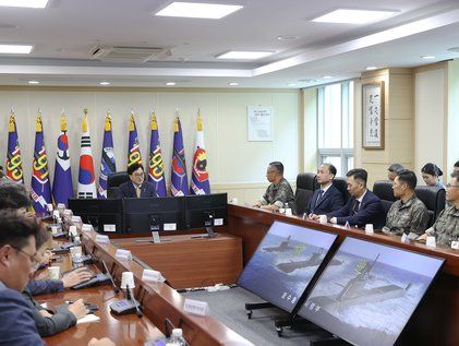 우원식 의장, 진해 해군기지 잠수함사령부 찾아