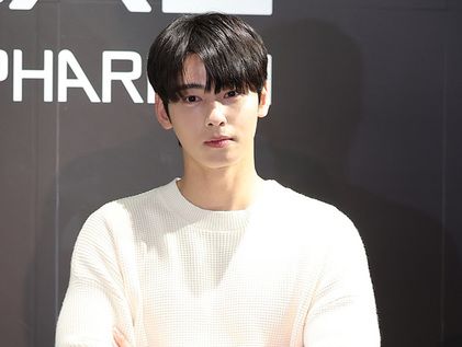 멋진 포즈 취하는 차은우