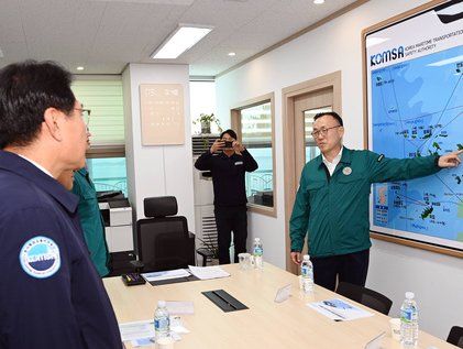 군산 운항관리센터 방문한 이한경 재난안전관리본부장