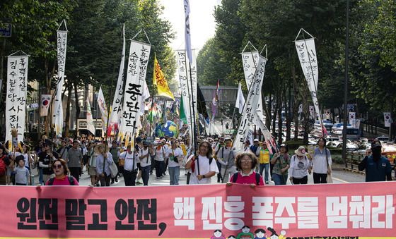 강남 중심에서 대규모 행진