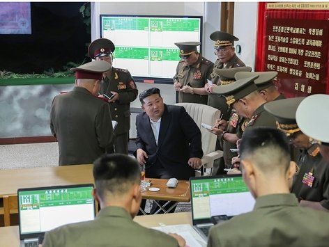 北 김정은, 포병종합군관학교 시찰…\"군사 교육 현대화\" 주문