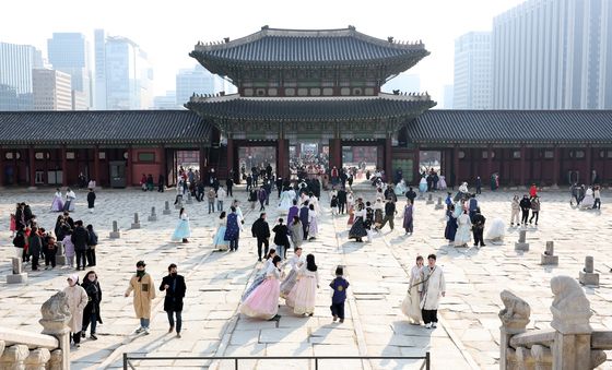 계엄·탄핵·무안공항 사고까지…가라앉은 연초 분위기