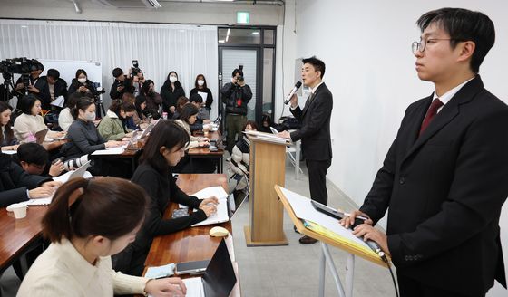 김용현 측 변호인단 '내란수사가 내란'