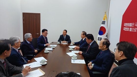 권영세 비대위원장, 여야 정치원로 면담