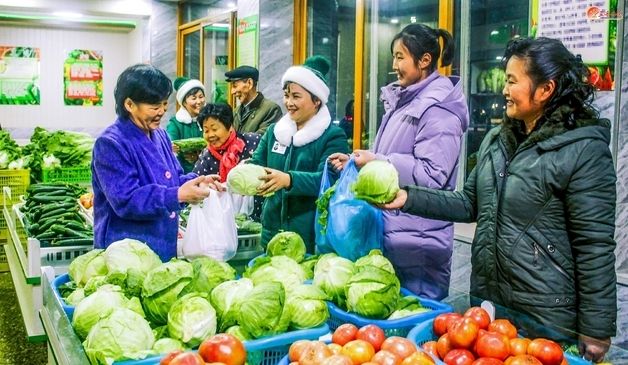 노동신문 "수도 곳곳에 넘치는 강동채소 향기"