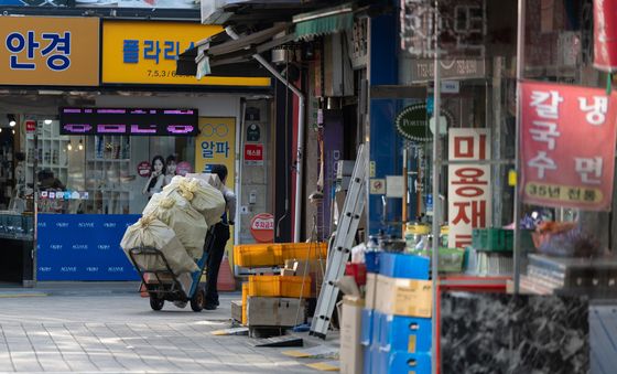 경제침체의 늪 '2025 경제정책 무너진 소상공인 살릴까'