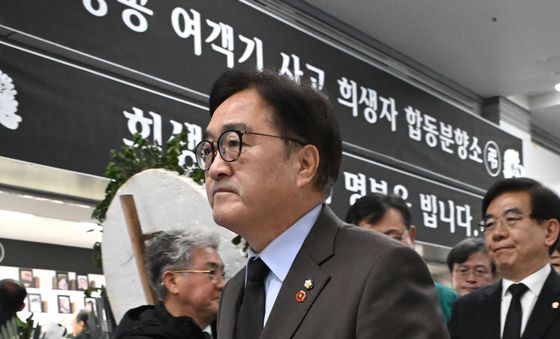 무안공항 합동분향소 조문한 우원식 의장