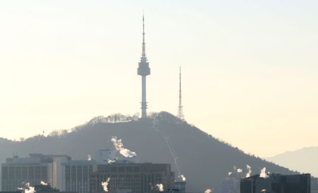 한파에 수증기 내뿜는 도심