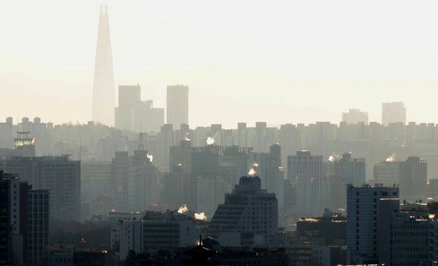 한파에 뿜어져 나오는 난방 수증기