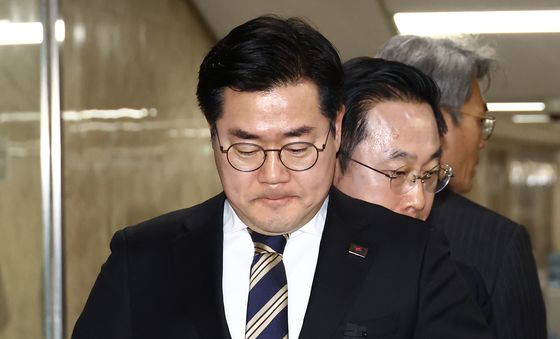 '대통령 체포영장 집행 중지' 굳은 표정의 박찬대