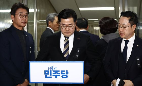 '尹 체포영장 집행 중지' 굳은 표정의 민주당