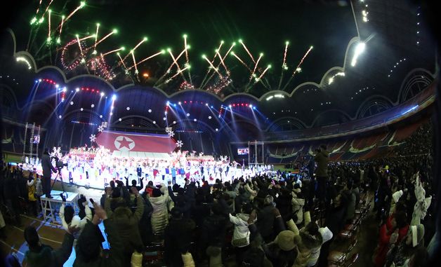 北, 신년 경축공연 연일 5월1일 경기장서 진행