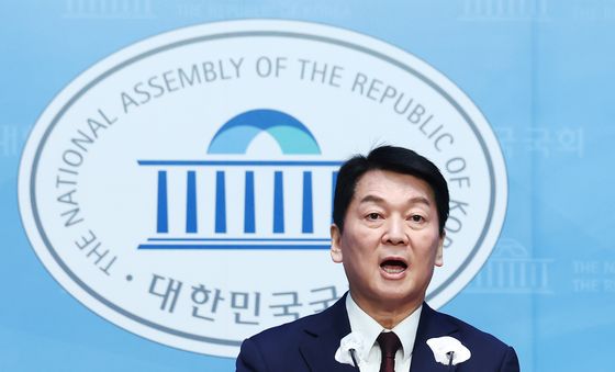 안철수 "경제 안정 위해 국정협의체 가동해야"