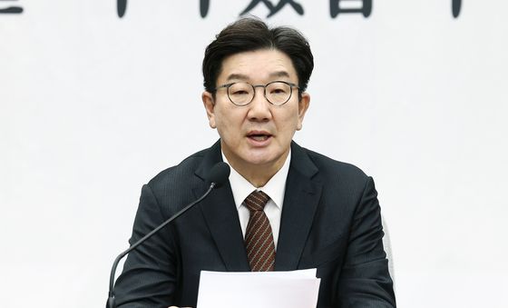 권성동 "공수처, 尹 수사 포기하고 경찰에 사건 이관해야"