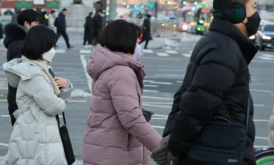 '독감에 너도나도 마스크 쓰고 출근'