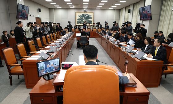 '계엄 현안질의' 운영위…여당·대통령실 증인 불참