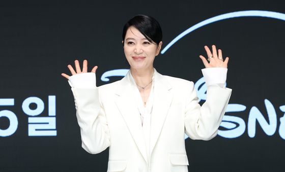 김혜수, 순백의 카리스마