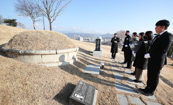 '희생과 헌신에 감사하며' 광복 80주년 애국지사 특별참배