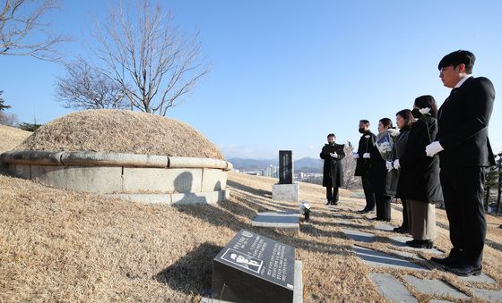 국립신암선열공원관리소, 방한상 애국지사 묘역 참배