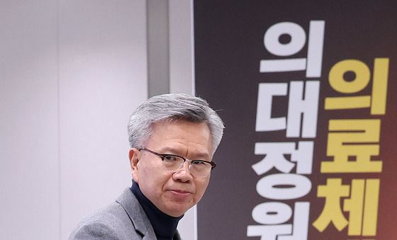 의협 새 회장에 '강경파' 김택우