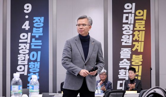 의협 새 회장에 '강경파' 김택우