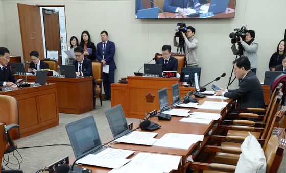 국회 환노위 불참한 여당