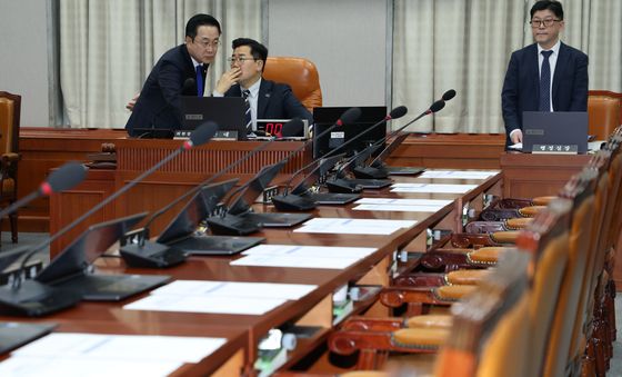 여당 불참한 국회 운영위