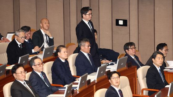 굳은 표정으로 발언대 향하는 오동운 공수처장