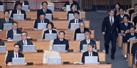 오동운 공수처장 '답변하기 위해'