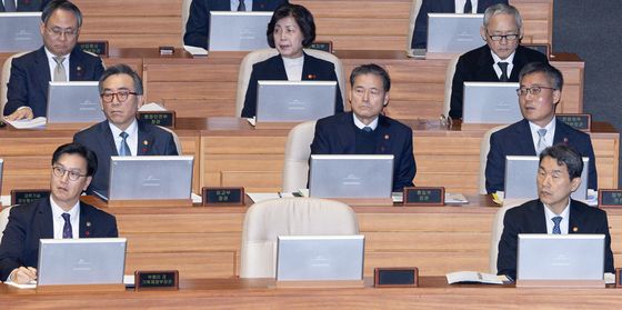 국회 긴급현안질문 불참한 최상목 권한대행