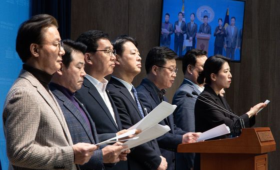 민주당 상임위원장 '헌재의 조속한 선고기일 발표 촉구'