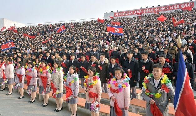 "열혈청춘 조국수호에 바친다"…北 평북 고교 졸업반 학생들 최전방 자원