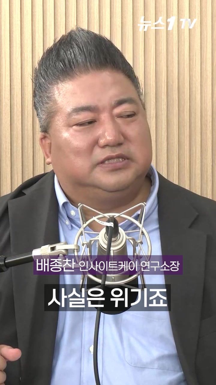 문재인, 이재명 손 번쩍 들어준 이유는 [팩트앤뷰]