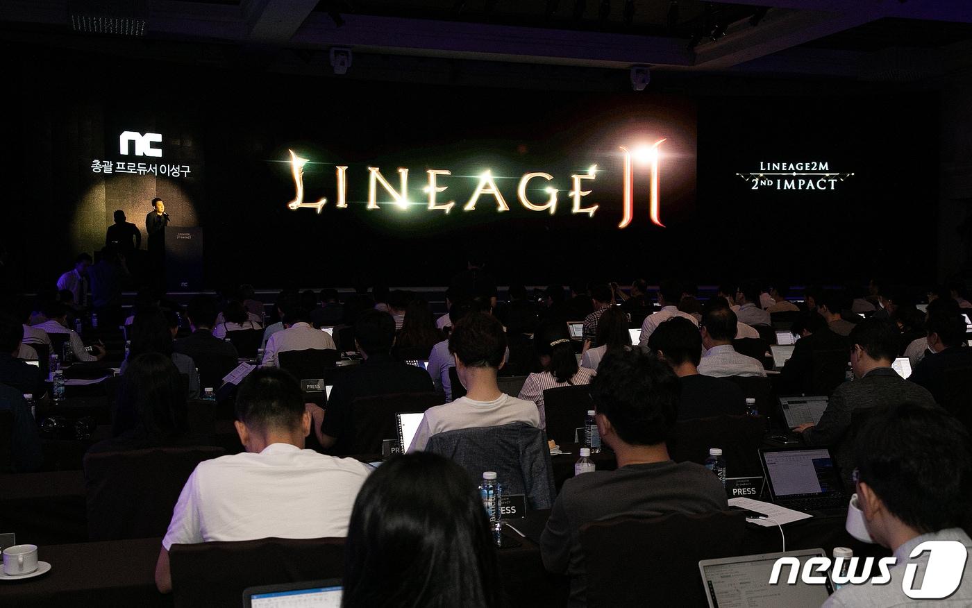 이성구 엔씨소프트 리니지2M 총괄프로듀서가 2019년 9월5일 오전 서울 강남구 라움아트센터에서 열린 엔씨(NC)소프트 리니지2M 미디어 쇼케이스 '2nd IMPACT' 행사에서 게임을 소개하고 있다. 2019.9.5/뉴스1 ⓒ News1 이승배 기자