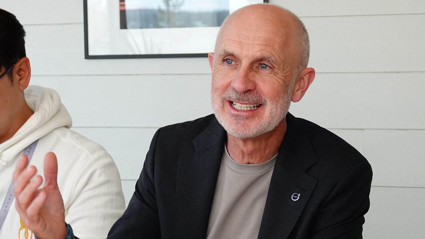 짐 로완 볼보자동차 최고경영자(CEO)가 5일(현지시간) 스웨덴 스톡홀름 근교의 미술관 아티펠라그에서 한국 취재진과 만나 인터뷰를 하는 모습(공동취재). 이날 인터뷰는 준대형 순수 전기 세단 'ES90' 공개 글로벌 기자회견 직후 이뤄졌다. 2025.03.05.