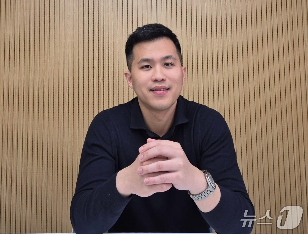 본문 이미지 - 저스틴 왕 제우스 네트워크 창립자가 24일 서울 강남구에서 뉴스1과 만나 인터뷰하고 있다.2025.4.24./뉴스1