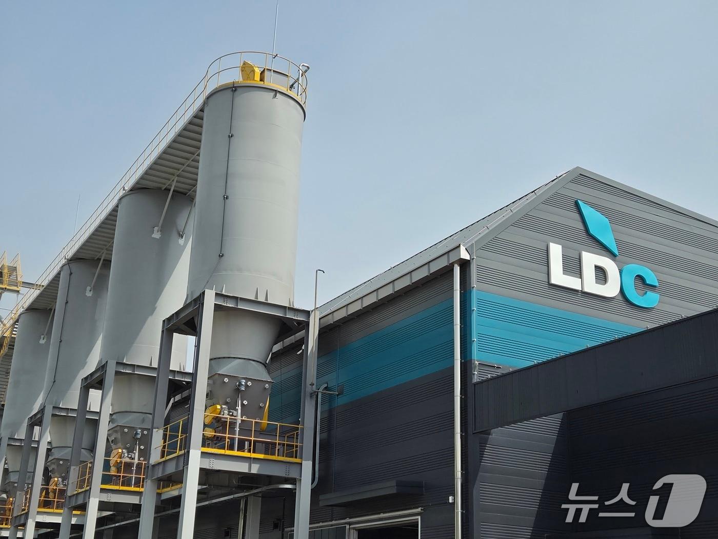 본문 이미지 - 엘디카본 당진공장 전경/2025.4.24 ⓒ뉴스1 이정후 기자