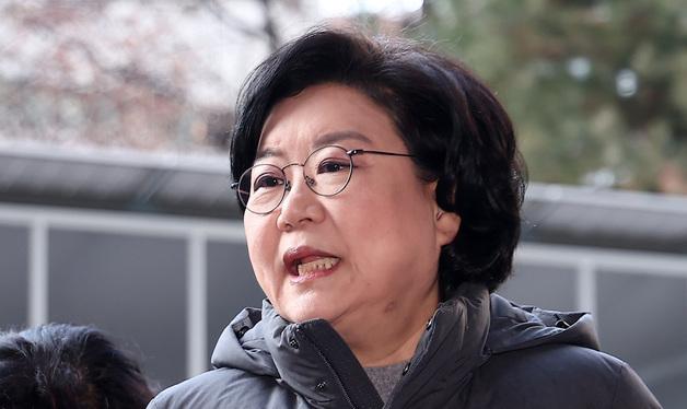 취재진 질문에 답하는 이혜훈 기획예산처 장관 후보자