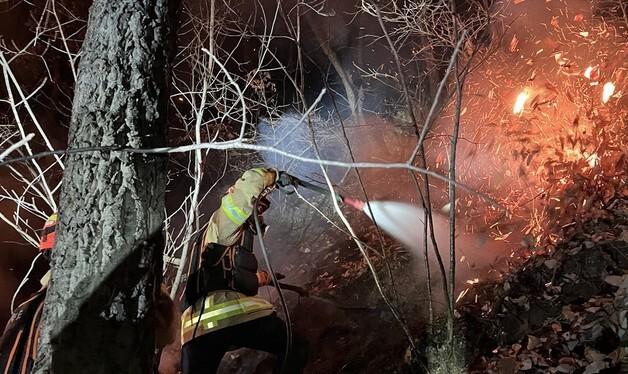 영주 야산 전투기 추락 여파로 산불 발생